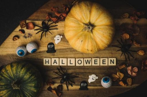 spiders, eyeballs, gourdes, and other spooky Halloween decorations