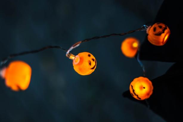 string of pumpkin halloween lights